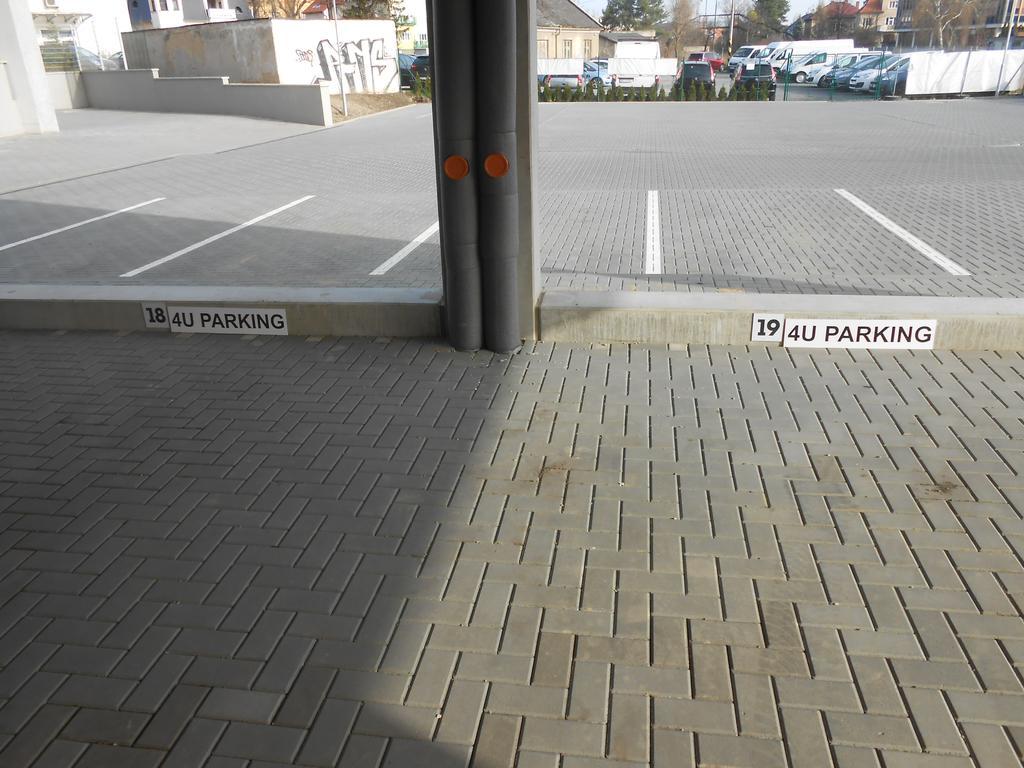 Apartments 4U Center + Free Parking Olomouc Exterior photo